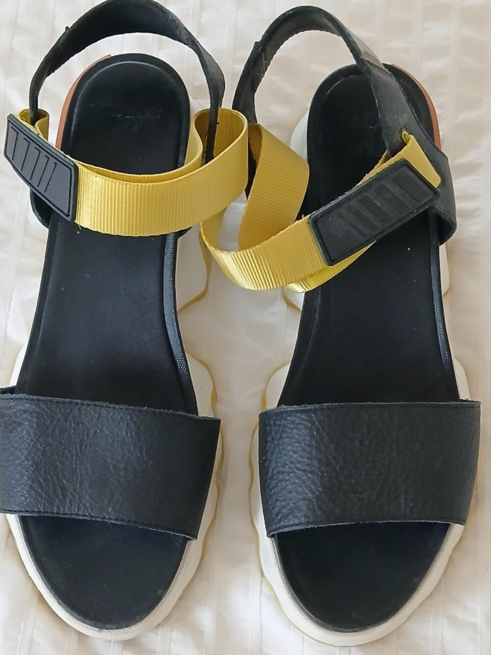 Sorel Kinetic sandals black & white with lime accent strap. Like new with box!